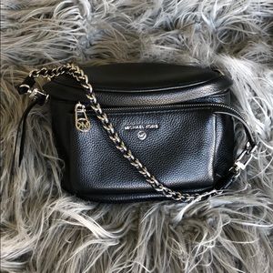 Michael Kors Sling Pack